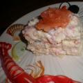 Закусочный торт из красной рыбы и крабовых палочек